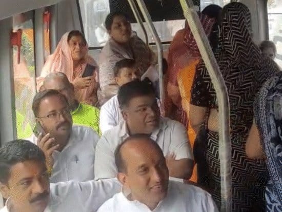 भोपाल में ई-बसों का ट्रायल शुरू, दिव्यांगों के लिए हाइड्रोलिक दरवाजा