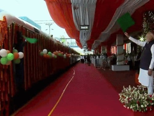 प्रधानमंत्री मोदी ने देश की पहली हाइड्रोजन ट्रेन को हरी झंडी दिखाई