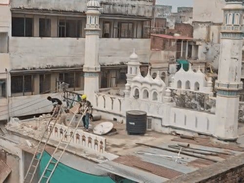 वाराणसी दालमंडी में 5 मस्जिदें ढहाई गईं, 200 मजदूर जुटे, 1860 जवान तैनात