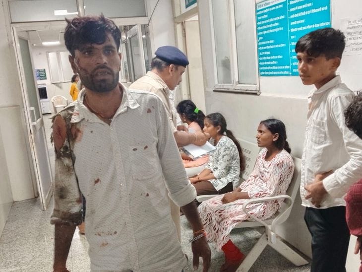 छिंदवाड़ा नागपुर रोड पर बोलेरो पलटी, 15 छात्र घायल, एक को गंभीर चोट