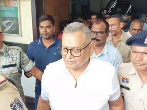 शराब घोटाला: रामगोपाल अग्रवाल ED ने गिरफ्तार, भूपेश बघेल पहुंचे कोर्ट