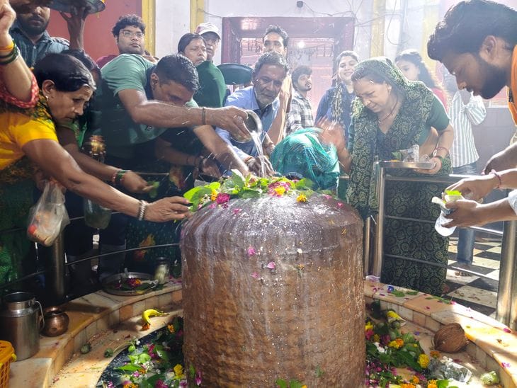 सावन के दूसरे सोमवार पर ग्वालियर के शिवालयों में भीड़, कोटेश्वर महादेव में जलाभिषेक