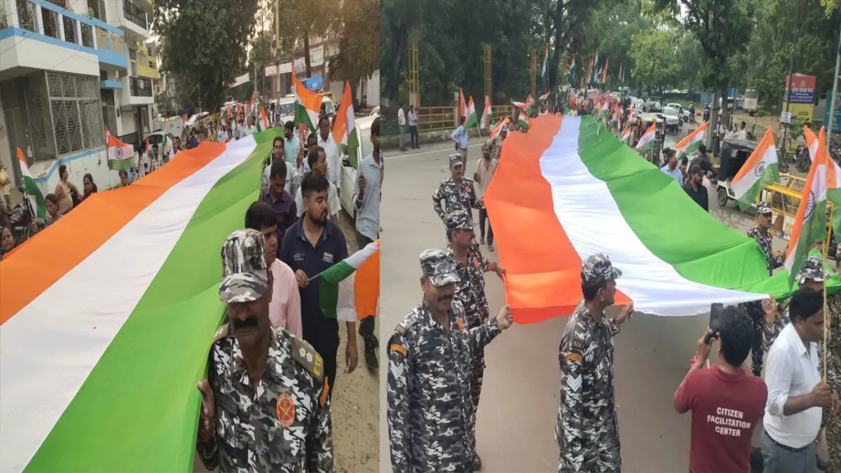 प्रयागराज में तिरंगा यात्रा: महिलाओं और बच्चों ने बढ़-चढ़कर लिया हिस्सा