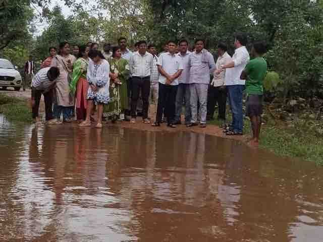 विधायक मंडावी ने बाढ़ प्रभावित क्षेत्रों का दौरा कर राहत कार्य तेज करने को कहा