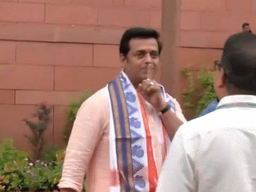 योगी बोले- राहुल-अखिलेश पढ़े-लिखे हैं या नहीं, रवि किशन के मौन व्रत पर चुटकी