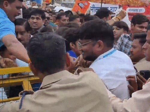 उज्जैन महाकाल परिसर में भगदड़, 13 श्रद्धालु घायल; नागपंचमी पर नागचंद्रेश्वर मंदिर खुला