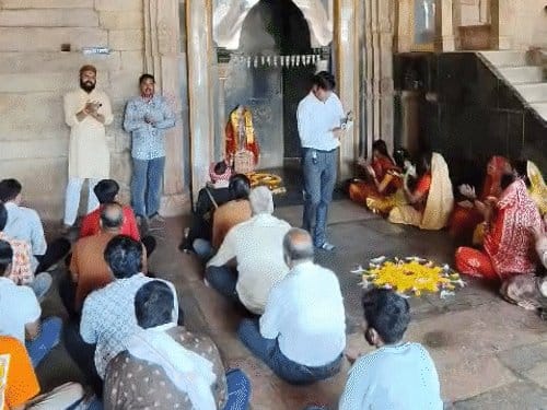भोजशाला के पास 500 नमाजियों ने अदा की जुमे की नमाज, सुरक्षा के कड़े इंतजाम