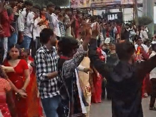 विश्व आदिवासी दिवस: इंदौर में विशाल रैली, पारंपरिक वेशभूषा में युवाओं का उत्साह