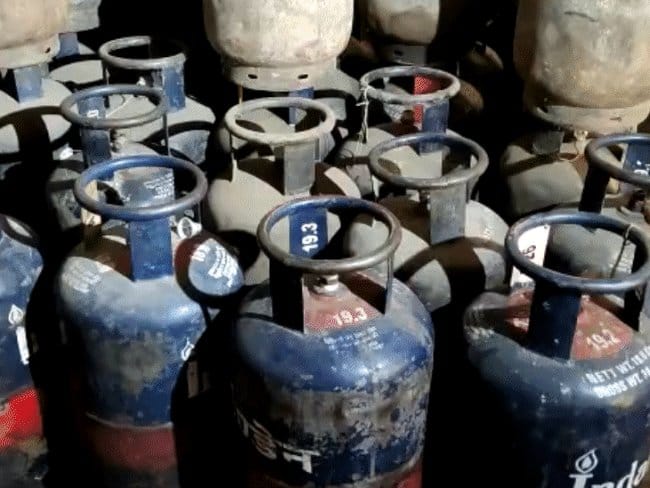 कमर्शियल LPG सिलेंडर MP में ₹194 तक सस्ता, भोपाल में ₹2743 में मिलेगा