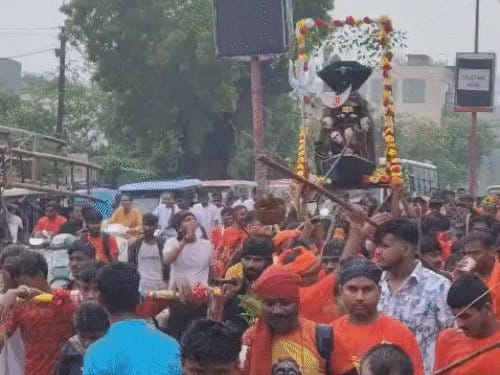 संस्कार कांवड़ यात्रा में शामिल हुए मुख्यमंत्री, बोले- हर कण में शंकर