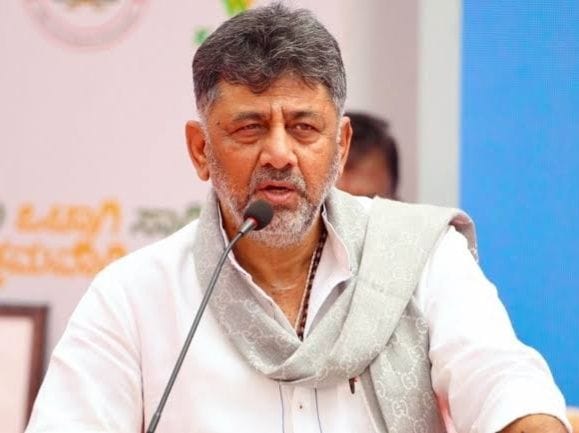 कर्नाटक में  वंदे मातरम  के  दो छंद  ही गाए जाएंगे: शिवकुमार