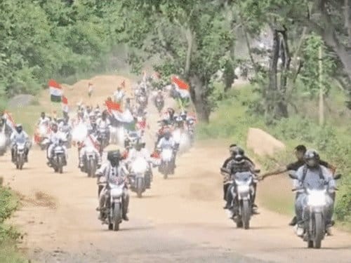 बस्तर तिरंगा यात्रा: नक्सलमुक्त इलाकों से बाइकर्स 3 दिन में कर्रेगुट्टा पहुंचेंगे