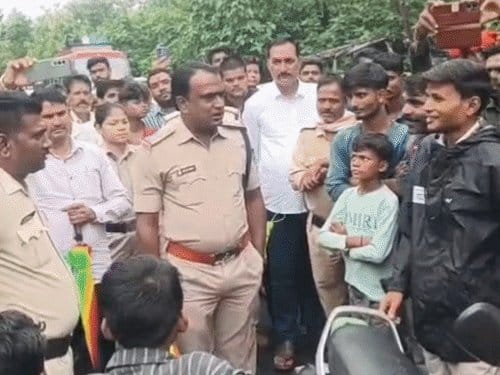 रायसेन में बिजली संकट से परेशान ग्रामीणों ने चक्काजाम किया, आश्वासन के बाद प्रदर्शन समाप्त