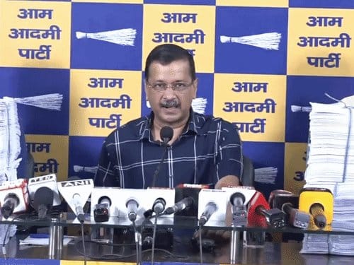 E20 पेट्रोल विवाद: केजरीवाल का PM आवास तक मार्च, दिल्ली पुलिस बोली- परमिशन नहीं