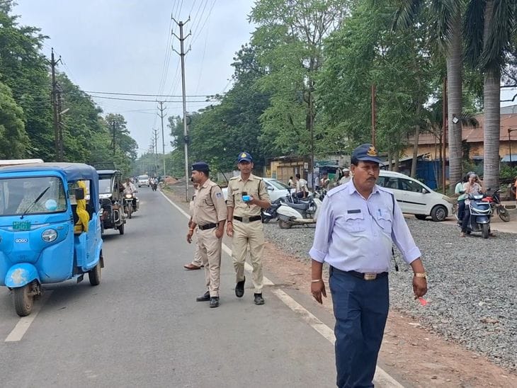 बिना हेलमेट 9 पुलिसकर्मियों पर चालान, एसपी बोले- नियम सबके लिए समान