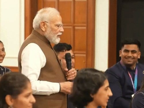 मोदी बोले, मीराबाई के आंसू गोल्ड मेडल जैसे; सीमा बोलीं, अब कहूंगी हां मिली हूं