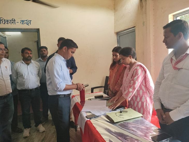 ग्वालियर में जनदरबार: अनुपस्थित अधिकारी को नोटिस, सीवर-गंदे पानी की शिकायतों के निराकरण के आदेश