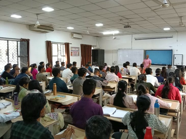 भोपाल में 50 स्टूडेंट्स के लिए फ्री कोचिंग, आज से रजिस्ट्रेशन