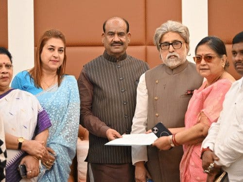 17 सांसद भाजपा में शामिल, तीन बाहर से NDA समर्थन
