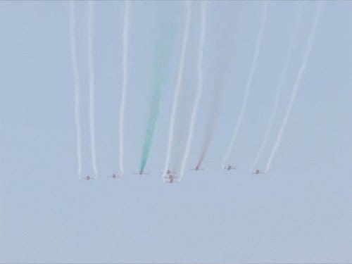 मेरठ में सूर्यकिरण एयर शो ने 50 हजार दर्शकों को रोमांचित किया