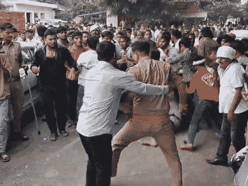 आगरा में UGC नियमों के विरोध में प्रदर्शन, पुलिस से झड़प और लाठीचार्ज