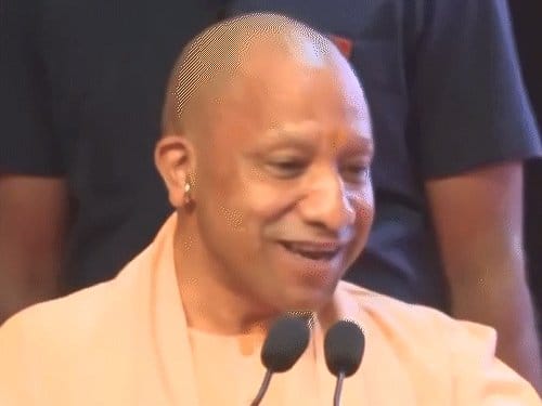 योगी ने 912 नियुक्ति पत्र दिए, पुलिस सुधार बताए