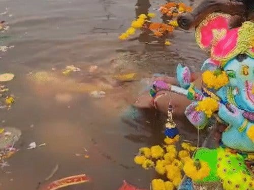भोपाल में गणेश विसर्जन शुरू: 13 क्रेन, 12 पोकलेन से देर रात तक चलेगा सिलसिला