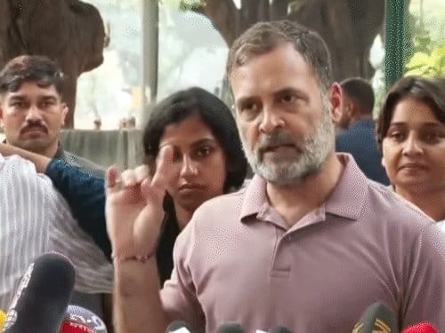 राहुल के सामने छात्रों ने पुलिस ज्यादती के आरोप लगाए, सीईसी इस्तीफे की मांग