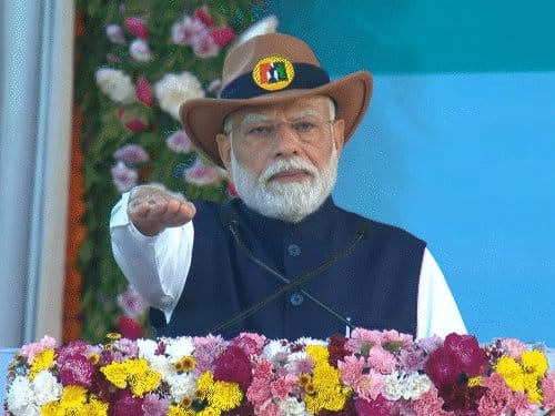 मोदी ने स्टैच्यू ऑफ यूनिटी पर दिलाई एकता शपथ, 400 करोड़ की योजनाओं का उद्घाटन