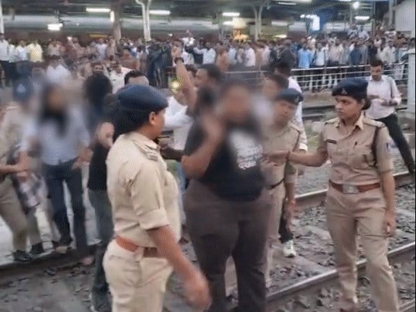 इटारसी में CJP कार्यकर्ताओं को ट्रेन से उतारा, 15 लोग हिरासत में