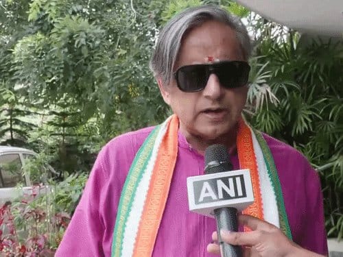 थरूर ने रिजिजू के आरोपों को खारिज किया, लोकतंत्र की रक्षा पर जोर