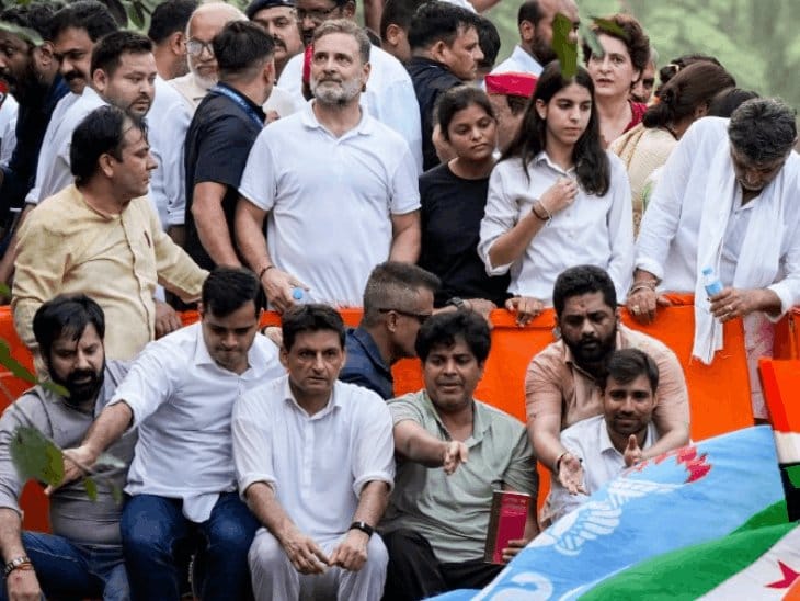 Rahul Gandhi ने विपक्षी नेताओं को चाय पर बुलाया, CEC के खिलाफ 5 प्रदर्शन और 4 FIR